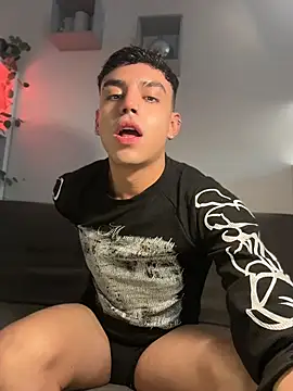 aronnhidden online show from July 28, 5:59 am