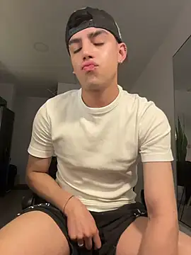 aronnhidden online show from July 23, 5:38 am