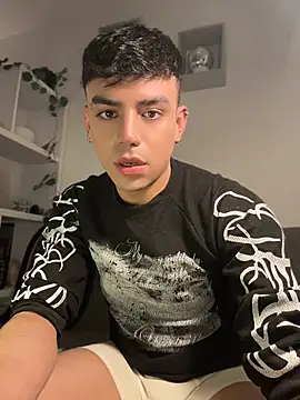 aronnhidden online show from August 8, 4:08 am