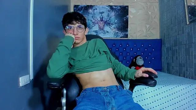 ElanGiraldo online show from July 9, 10:35 pm