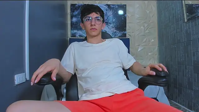 ElanGiraldo online show from June 18, 11:10 pm
