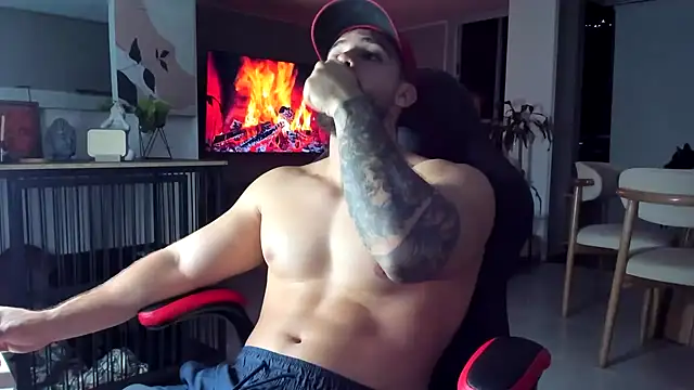 Valenthino Salvatore online show from June 28, 11:55 pm