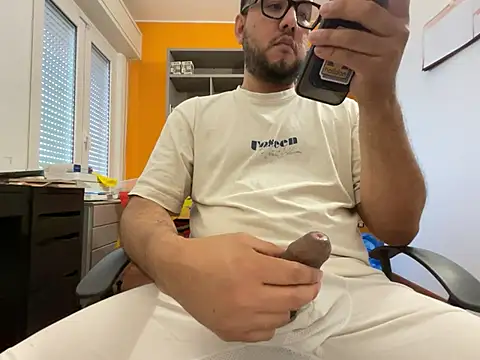 latinocalientehot online show from June 18, 4:12 pm