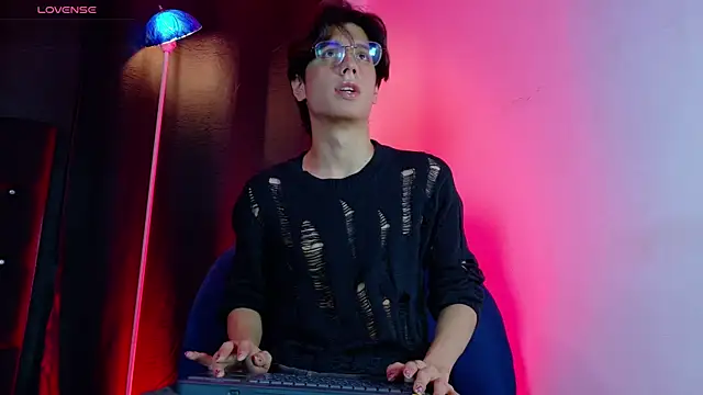 lui x dust online show from June 29, 7:58 pm