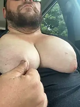 hugemanbreasts online show from July 10, 8:21 pm