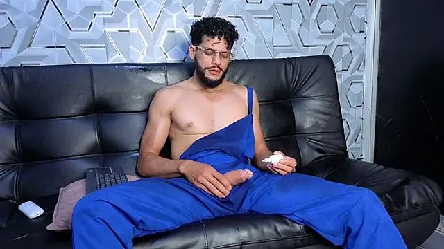 Big cock 21s online show from June 20, 1:10 am
