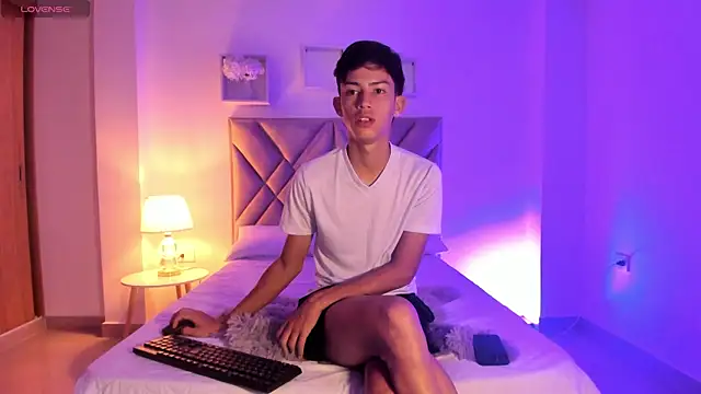 Baby noahtt online show from June 13, 2:04 pm