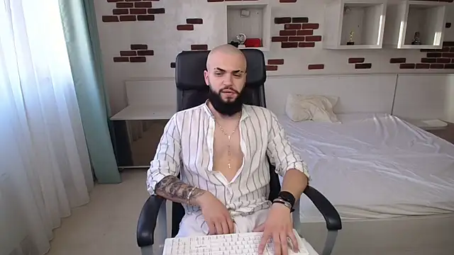 OscarWillss online show from May 24, 5:24 am