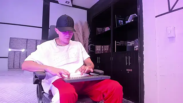 Diamondss 1 online show from May 16, 8:51 pm