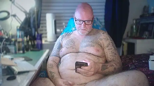Tattooed Dilf 01 online show from May 30, 10:21 pm