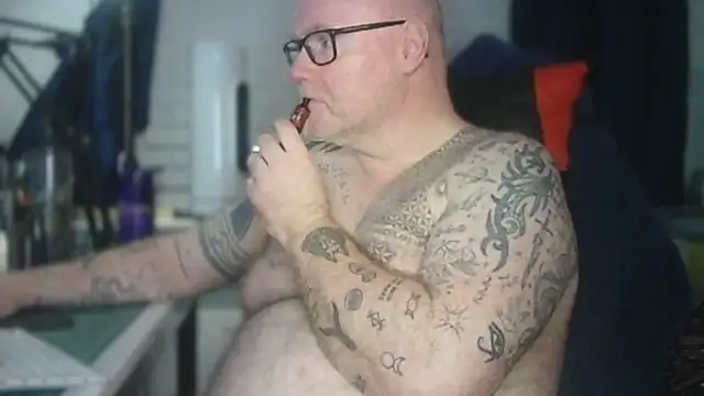 Tattooed Dilf 01 online show from May 29, 10:20 pm