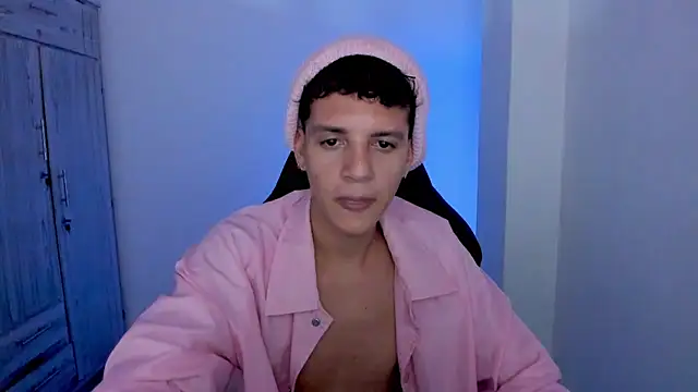 tylerrnova online show from July 3, 3:23 am