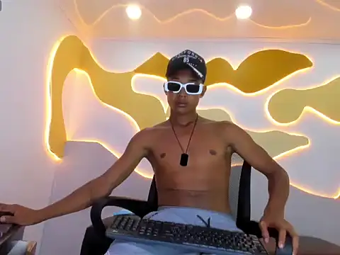 RafaelVander online show from June 27, 5:21 am