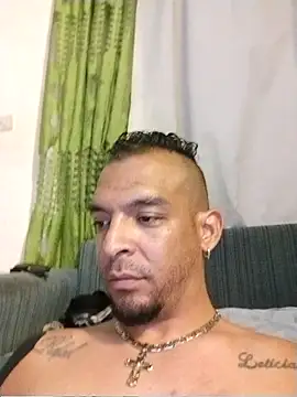 CarlitoCubano online show from July 17, 1:35 am