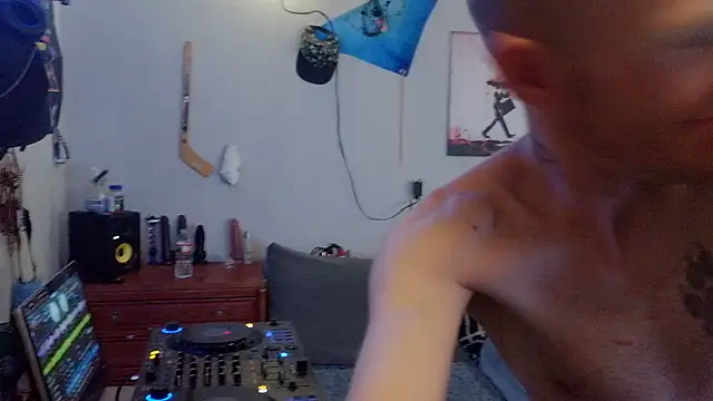 pyrowuff online show from June 25, 6:07 am