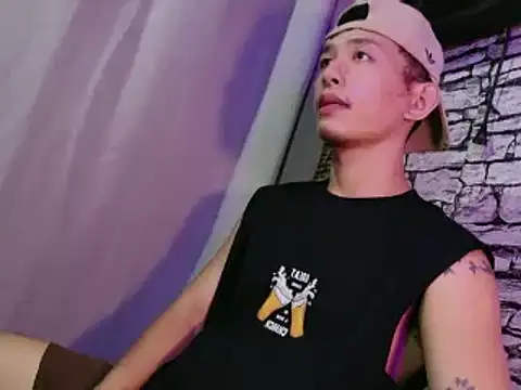 xlovercum online show from May 1, 4:42 pm