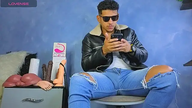 TomLover 12 online show from July 16, 1:40 pm