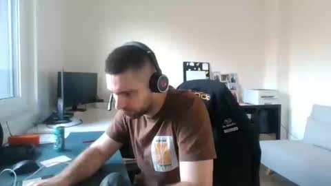 Snapshot of 1kamilkamil11 chatting on March 10, 8:39 am kam online show from March 10, 8:39 am