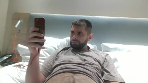 Snapshot of 1kamilkamil11 chatting on October 14, 10:39 pm kam online show from October 14, 10:39 pm