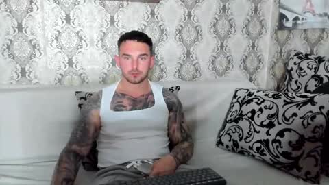 2sexymuscles online show from April 18, 11:15 pm