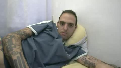 Snapshot of 6sundros chatting on October 13, 2:23 pm Suny online show from October 13, 2:23 pm