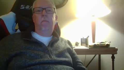 Snapshot of 72funguy71 chatting on December 11, 12:45 am 72funguy71 online show from December 11, 12:45 am