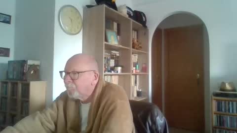  Papi  online show from February 4, 9:28 am