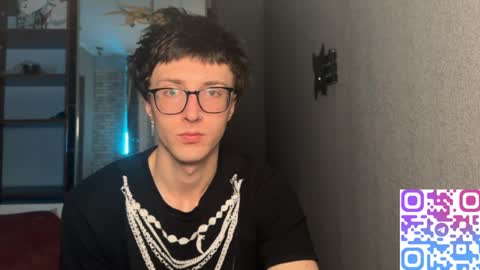 Phillip online show from November 24, 4:13 am