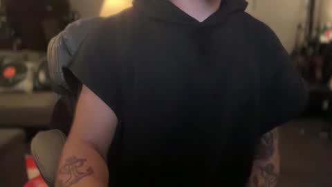 8curveforyou online show from November 12, 3:29 pm