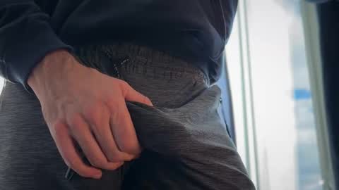 8incher NYC online show from November 6, 7:28 pm