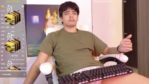 _an_drew18 online show from March 4, 2:24 pm