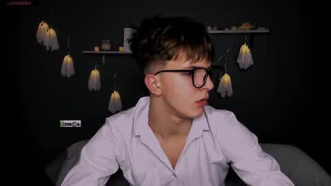 Snapshot of _leo_lust chatting on October 29, 9:29 pm _leo_lust online show from October 29, 9:29 pm