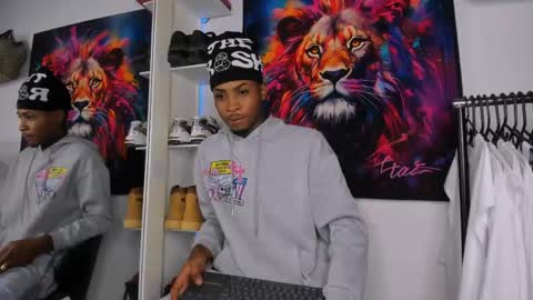 Kevin  online show from May 24, 4:40 am