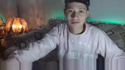 santi online show from March 11, 4:41 am