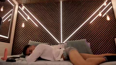  white fox  online show from February 12, 5:58 am