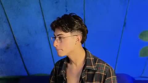 Aaron Ezequiel online show from November 15, 10:01 pm