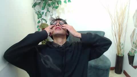 Aaron online show from February 25, 11:44 am