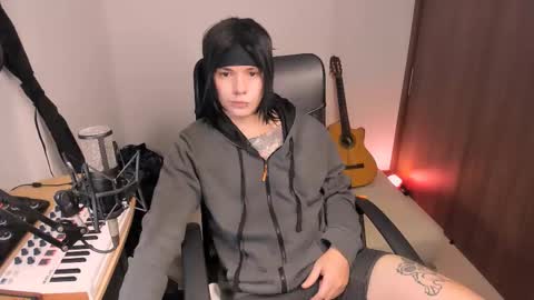 Snapshot of adam_rocket chatting on October 17, 1:31 am Adam online show from October 17, 1:31 am