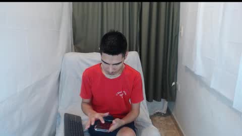 adam_sinclair online show from November 30, 11:40 pm