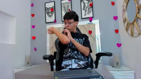 Adams Bobby online show from February 24, 11:33 am