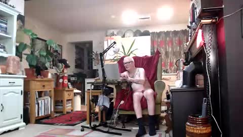 adinkerke53382973 online show from April 15, 12:32 am