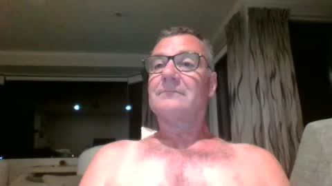 adjustable14 online show from December 3, 10:37 am