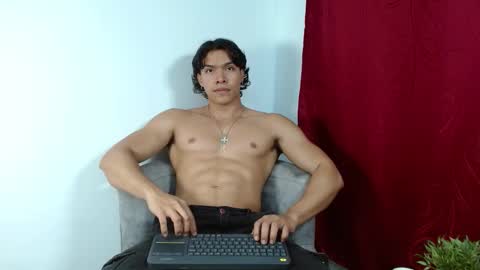 Snapshot of adriel_escalante chatting on October 21, 2:14 am adriel_escalante online show from October 21, 2:14 am