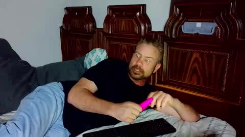 Blue Eyed Handsome Man online show from February 13, 8:14 pm