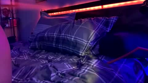 aidilzuhri online show from November 28, 9:33 am