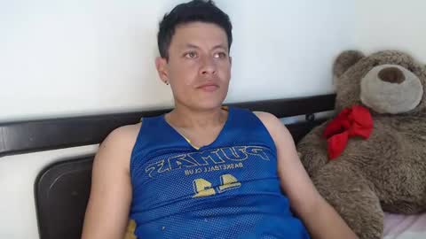Snapshot of alann_snow chatting on December 25, 9:00 pm Alann online show from December 25, 9:00 pm