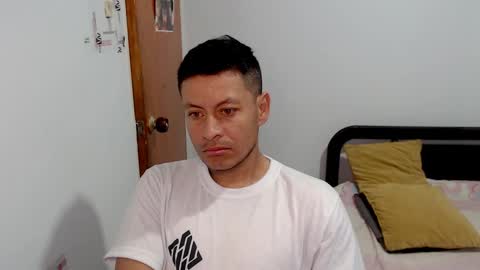 Snapshot of alann_snow chatting on February 7, 11:56 am Alann online show from February 7, 11:56 am
