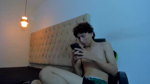 alantrickz365 online show from November 18, 2:04 am