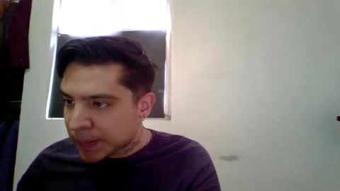 albertoarenas16 online show from May 7, 9:15 pm
