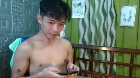 Snapshot of albertx_destroyer69 chatting on January 16, 5:44 pm Albert online show from January 16, 5:44 pm